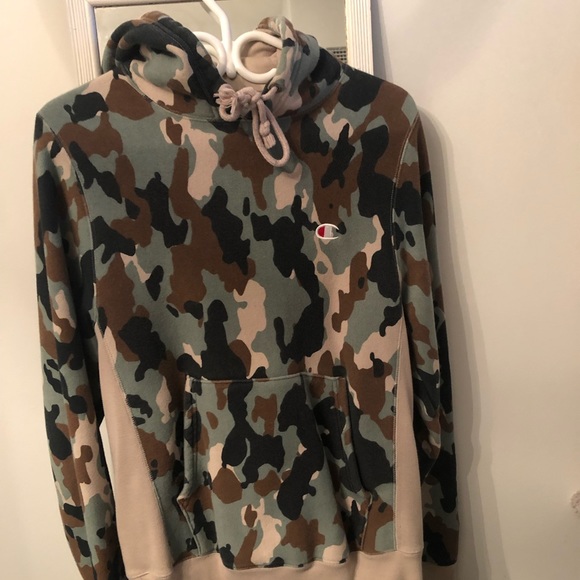 Vintage Champion X Urban Outfitters Reverse Weave Camo Hoodie - Picture 3 of 7